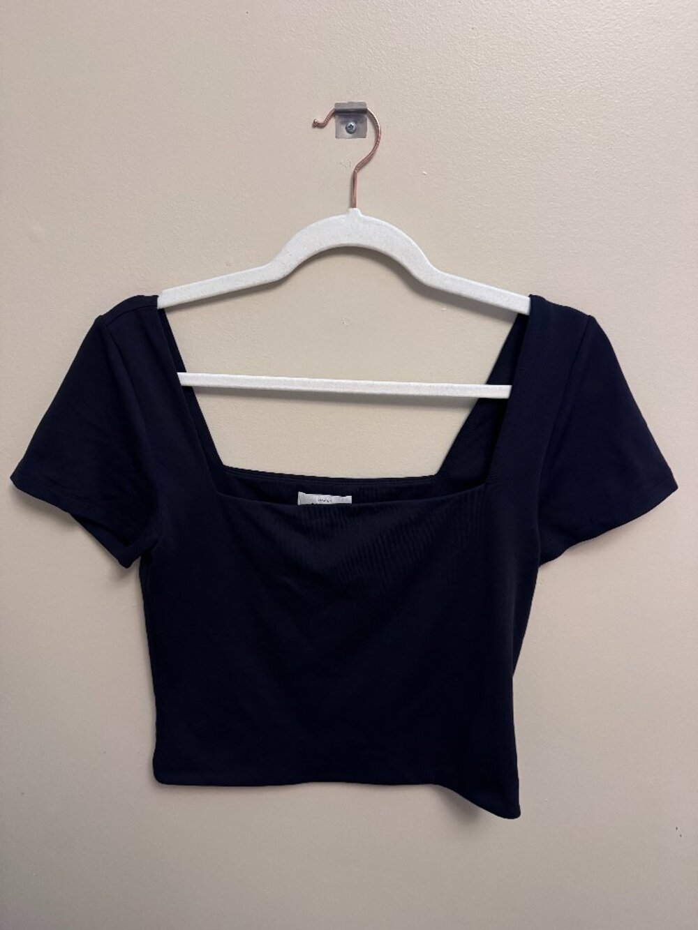 Aritizia Babaton Contour Square Neck Cropped Tee Top Black Size L - Picture 1 of 6